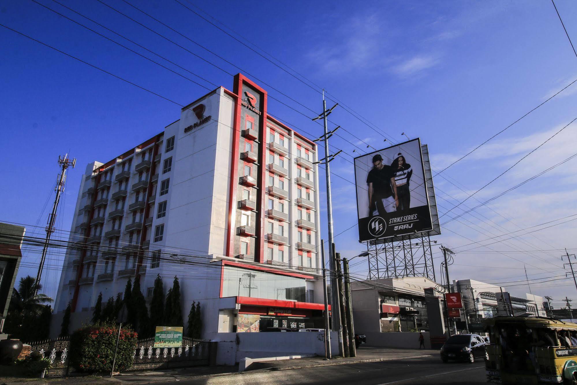 Red Planet Davao - Multiple Use Hotel Buitenkant foto